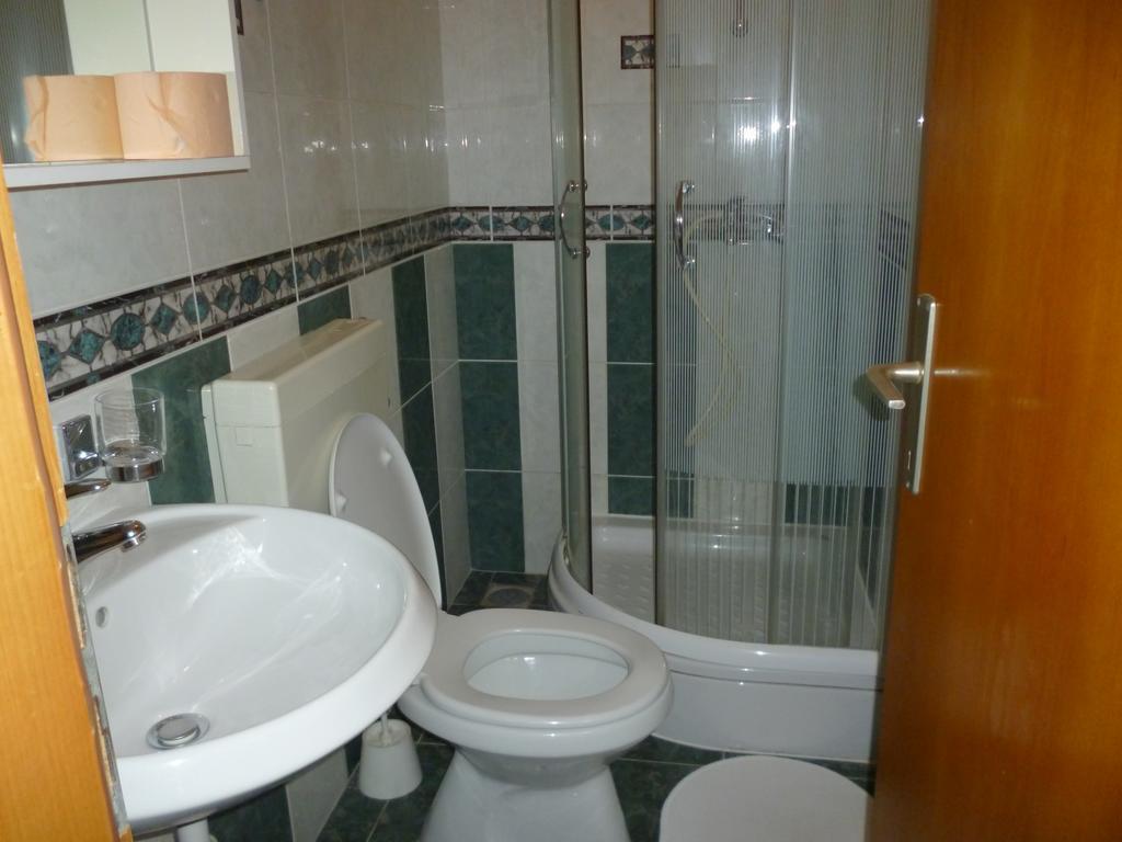 Apartment Duje Makarska Bagian luar foto
