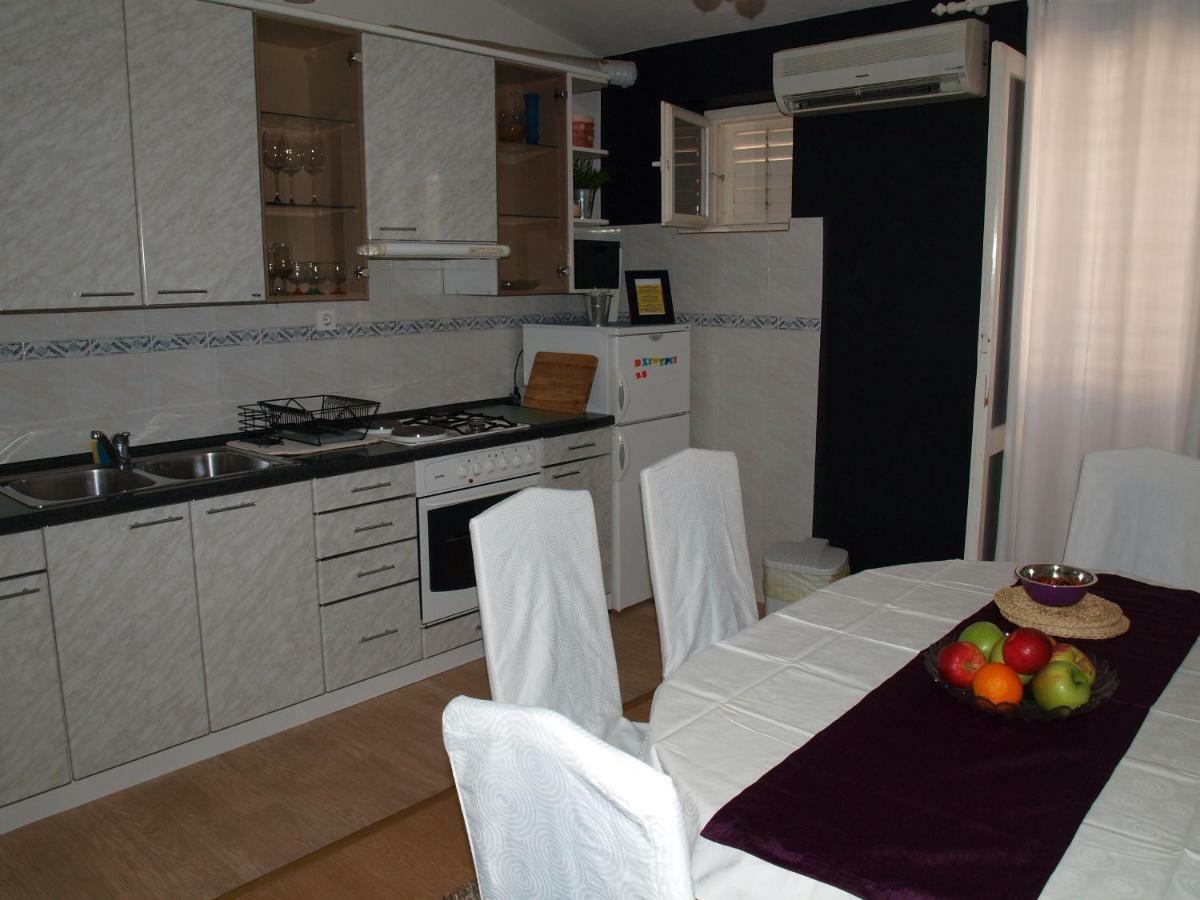 Apartment Duje Makarska Bagian luar foto